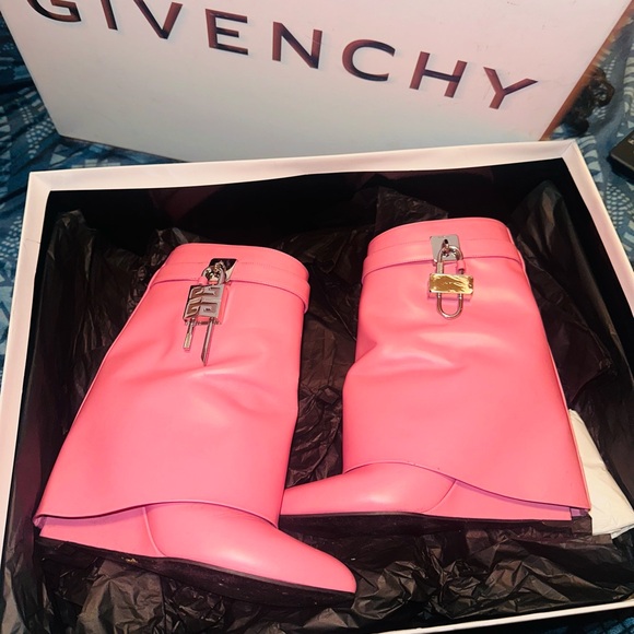 Beautiful Pink Givenchy Shark boots - Picture 3 of 5